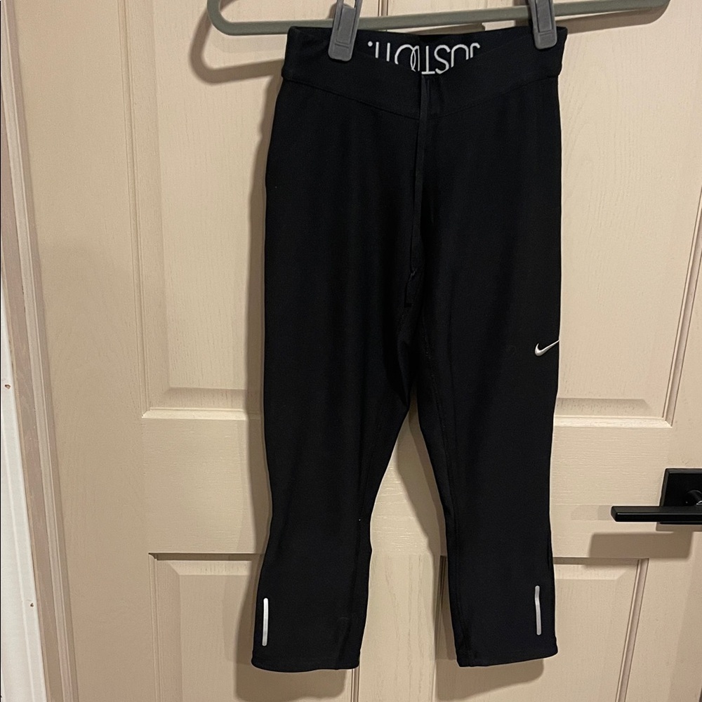 Nike Cropped Black Active Leggings